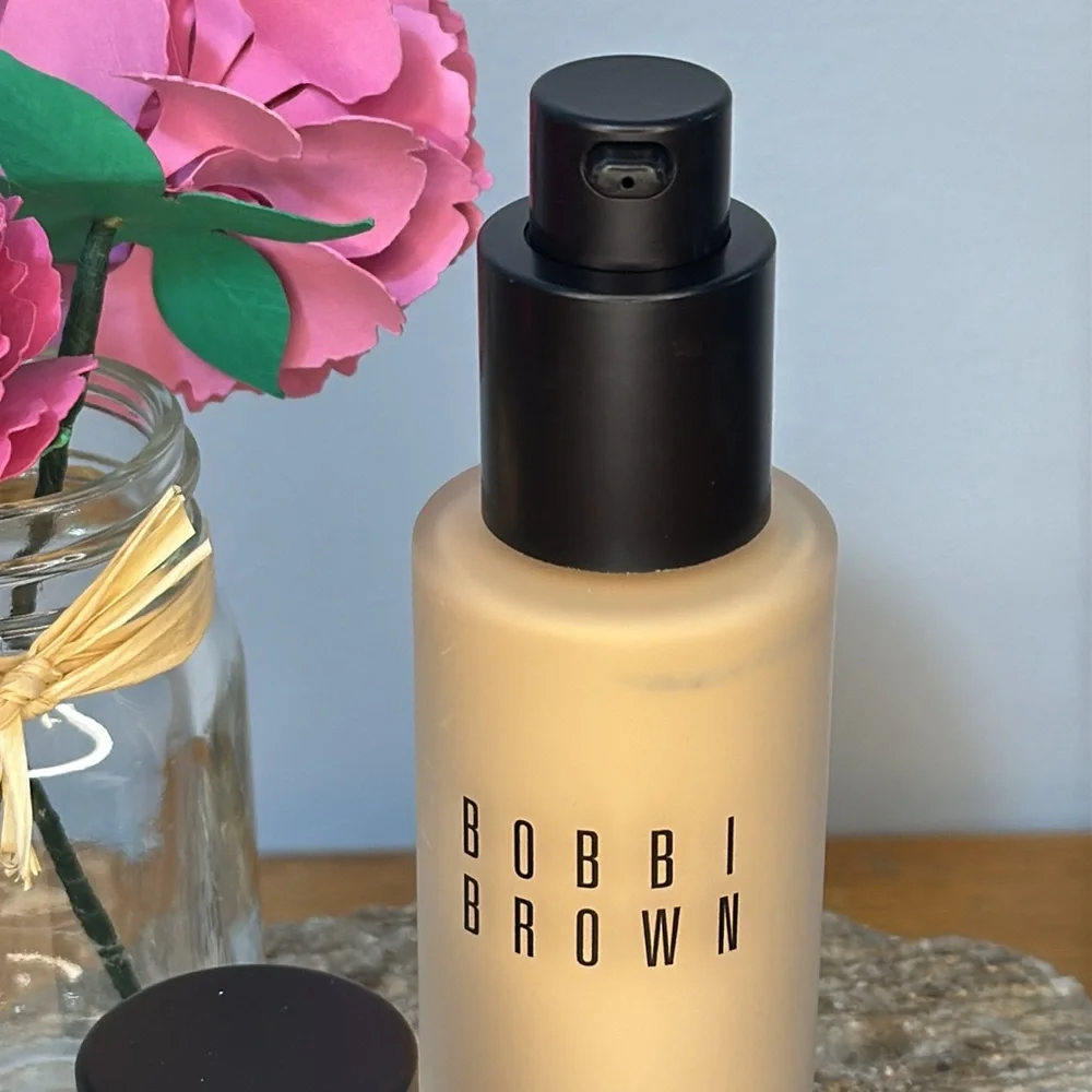 Bobbi Brown Skin Long-Wear Weightless Foundation in Warm Ivory/W-026 SPF 15‎